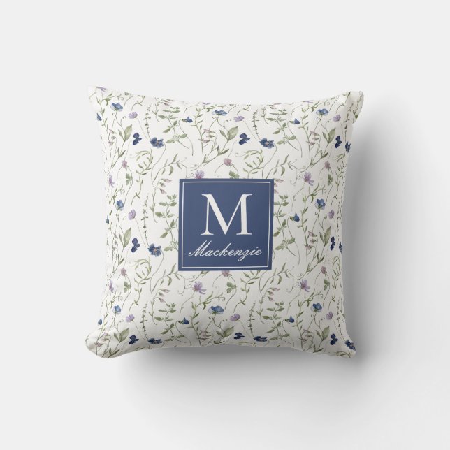 Blauw Paarse Aquarel Wilde Bloem Monogram Naam Kussen (Voorkant)
