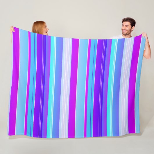 Blauw paarse creative striped fleece deken (In situ)