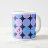 Blauw Paarse & Roze Cirkels Monogram Grote Koffiekop (Voorkant rechts)