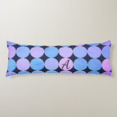 Blauw Paarse & Roze Cirkels Monogram Lichaamskussen (Voorkant)