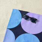 Blauw Paarse & Roze Cirkels Monogram Strandlaken (In situ)