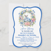 Blauw paashaas roze bloemenkrans 1e verjaardag kaart (Voorkant)