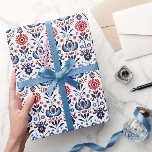 Blauw & Rood Scandinavisch Folk Ornament Cadeaupapier (Geschenken)