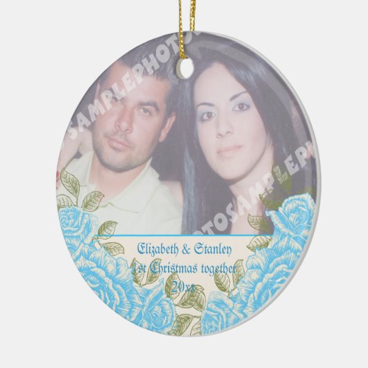 blauw roos Eerste kerstfoto van het paar Keramisch Ornament (Links)