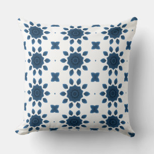 Blauw Roos Kaleidoscoop Patroon op Witte Kussens