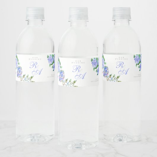 Blauw Roos lint monogram bruiloft Waterfles Etiket (Flessen)