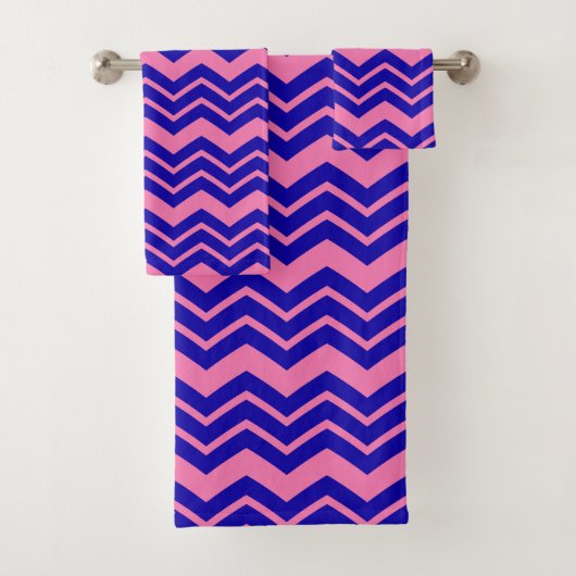 Blauw Roze Chevron Zigzag Ontwerp Bad Handdoek (Insitu)