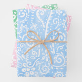 Blauw, roze en groen pastelpaisley inpakpapier (In situ)