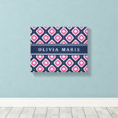 Blauw roze Ikat Mod Patroon met Naam Canvas Afdruk (Insitu (Houten vloer))