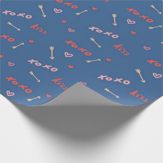 Blauw Roze XOXO Pijlen Kust Valentijnsdag Cadeaupapier (Hoek)