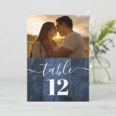 Blauw rustiek hout boho fototafel nummer kaart (Staand voorkant)