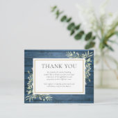 Blauw rustieke groene begrafenis viering van het l bedankkaart (Staand voorkant)