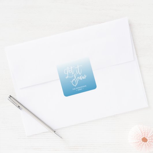 Blauw Script Laat het sneeuwwinter vakantie Vierkante Sticker (Envelop)