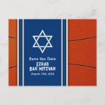 Blauw Sinaasappel Basketbal Bar Mitzvah Save the D Briefkaart<br><div class="desc">Basketbal thema Bar Mitzvah bewaar het date briefkaart met een basketbal achtergrond en blauwe accenten. Deze basketbal Bar Mitzvah save the date briefkaart is stijlvol en modern. Dit basketbal thema Bar Mitzvah save the date briefkaart heeft een oranje basketbal textuur achtergrond met blauwe jersey look achtergrond voor de naam en...</div>