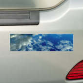 BLAUW SKY PUFFT CLOUDS RUIMTEFOTOGRAFIE WALLPAPERS BUMPERSTICKER (Op auto)