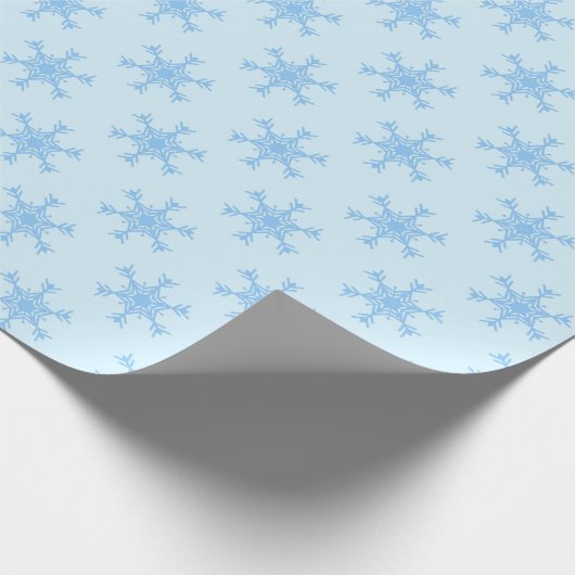 Blauw Snowflake Patroon op Bleek blauw Cadeaupapier (Hoek)