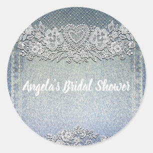 Blauw spijkerbroekje en witte hartkant bruidsshowe ronde sticker