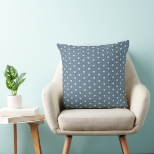 Blauw spijkerdenim en witte harten kussen