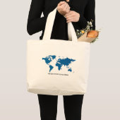 Blauw stopt nooit met het verkennen van Wereldkaar Grote Tote Bag (Voorkant (product))