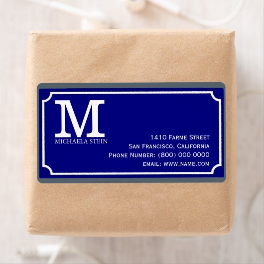 blauw straatnaambord met monogram etiket (Insitu)