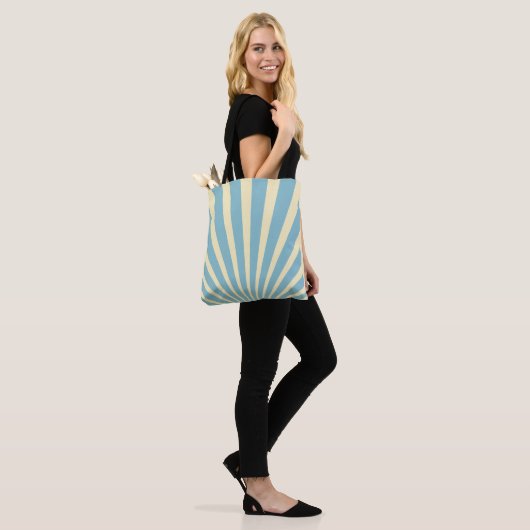 blauw sunburst posters tote bag (Op model)