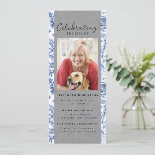 Blauw Toile Bloemen Foto Begrafenis Digitale Eviet Kaart (Staand voorkant)