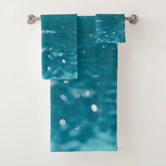 Blauw Tranquility Pool Bliss 1 Bad Handdoek (Insitu)