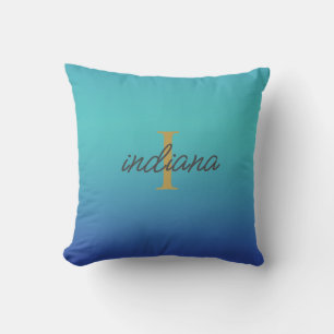 Blauw Turquoise Ombre Modern Schrift Monogram Naam Kussen
