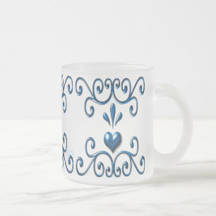 Blauw van gescroleerde harten van mok van glas