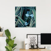 Blauw vergeet-me-niet Bloemen in Grass Poster (Thuiskantoor)