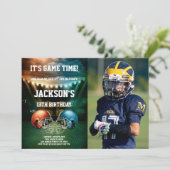 Blauw versus rood Football Uitnodigingen met foto (Staand voorkant)