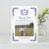Blauw Vintage Crest Monogram Huwelijk Save The Date (Staand voorkant)