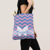 Blauw Violet Frosted Orchid Chevrons met vlinder Tote Bag (Dichtbij)