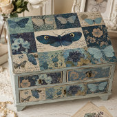 Blauw vlinderdecoupage bloemencollage in vintage s tissuepapier