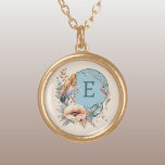 Blauw voeg initiaal bloemenkleurig toe goud vergulden ketting<br><div class="desc">Versier jezelf met dit charmante Zazzle-ketting, met een delicaat bloemontwerp. Personaliseer het met uw initiaal in blauw om het uniek van u te maken! Perfect voor elke gelegenheid, dit ketting voegt een vleugje elegantie en een pop kleur aan uw outfit. Het is een mooie manier om je individualiteit te vieren...</div>