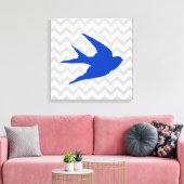 Blauw Vogelsilhouet op Chevron Stripes Canvas Afdruk (Insitu (Woonkamer))