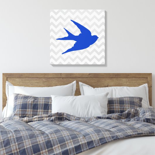 Blauw Vogelsilhouet op Chevron Stripes Canvas Afdruk (Insitu (Slaapkamer))