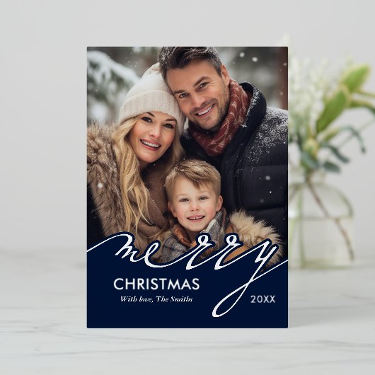 Blauw Vrolijk Kerstmis Script Foto Folie Feestdagenkaart (Staand Voorkant)