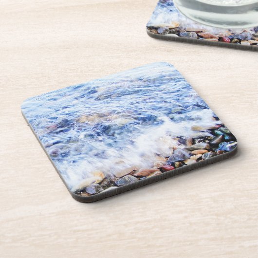 Blauw water dat over stenen zwaait Hard plastic on Bier Onderzetter (Linkerzijde)