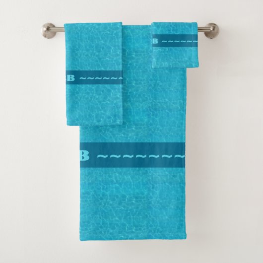 Blauw water met initialen bad handdoek (Insitu)