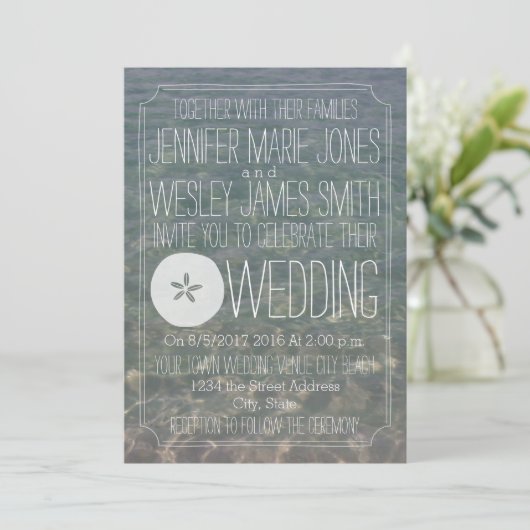 Blauw water + zand dollair modern strand bruiloft kaart (Staand voorkant)