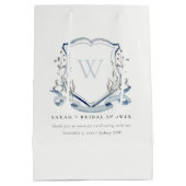 Blauw Wilde Bloem Monogram Wapen Trouwfeest Medium Cadeauzakje (Achterkant)