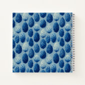 Blauw Winter Pine Cone Patroon Notitieboek (Achterkant)