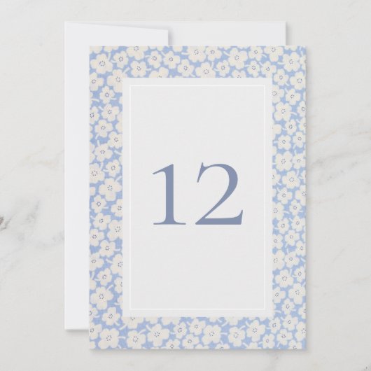 Blauw & Wit Bloemen Aangepaste Tafel Nummer Bruilo Feestdagenkaart (Voorkant)