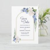 Blauw Wit Bloemen Boog Trouwen Save the Date (Staand voorkant)