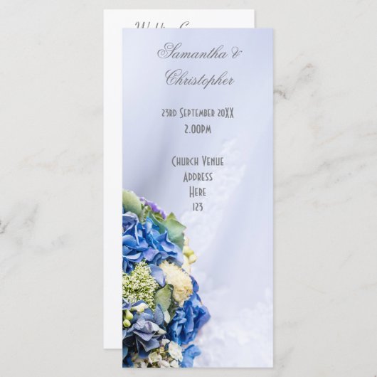 Blauw Wit bloemen bruiloft kerk huwelijksprogramma Programmakaart (Voorkant / Achterkant)