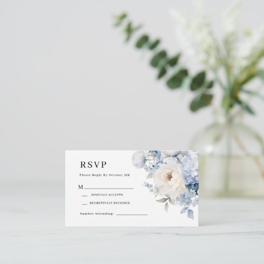 Blauw & Wit Bloemen Bruiloft RSVP Kaart (Staand voorkant)