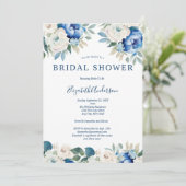 Blauw Wit Bloemen Elegante Bruidsdouche Uitnodigin Kaart (Staand voorkant)