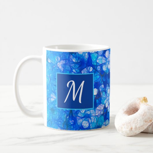 Blauw Wit Bloemen Moderne Bloemen Monogram Custom Koffiemok (Met donut)