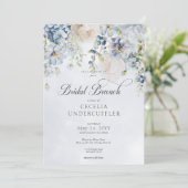 Blauw & Wit Bloemen Moderne Bruidsbrunch Kaart (Staand voorkant)